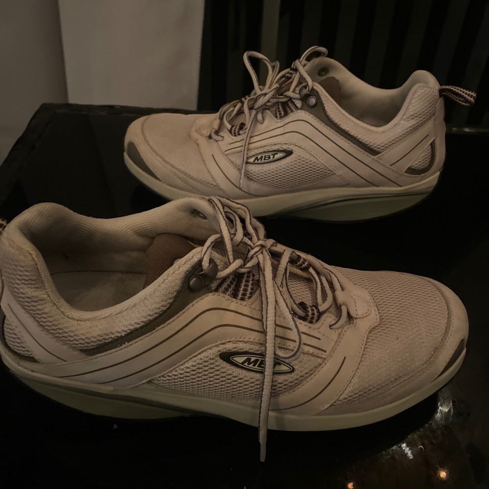 MBT Chakula GTX Rocker Bottom Nordic Toning Walking Shoes Birch Beige. W 9/9.5